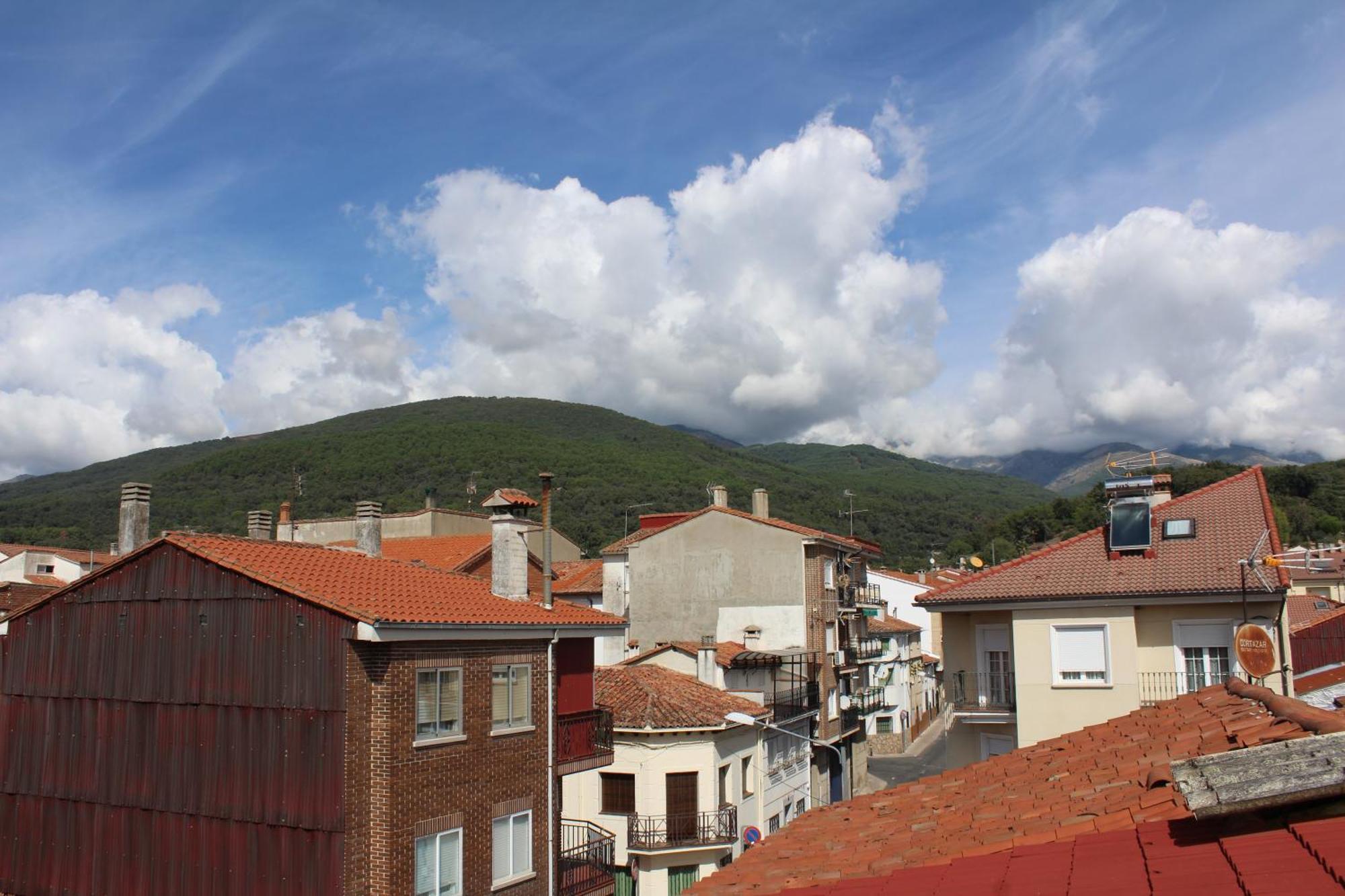 Atico Aires De Gredos Apartment Candeleda Bagian luar foto