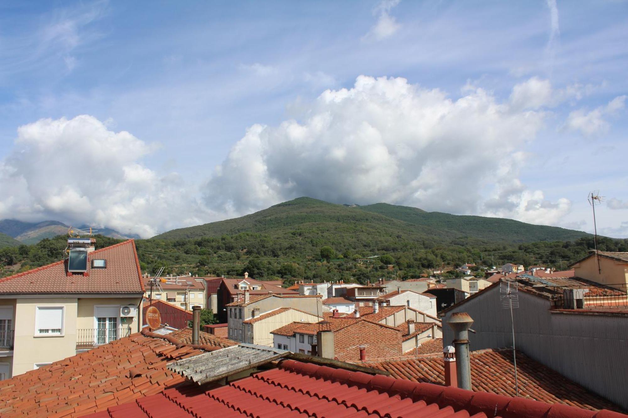 Atico Aires De Gredos Apartment Candeleda Bagian luar foto
